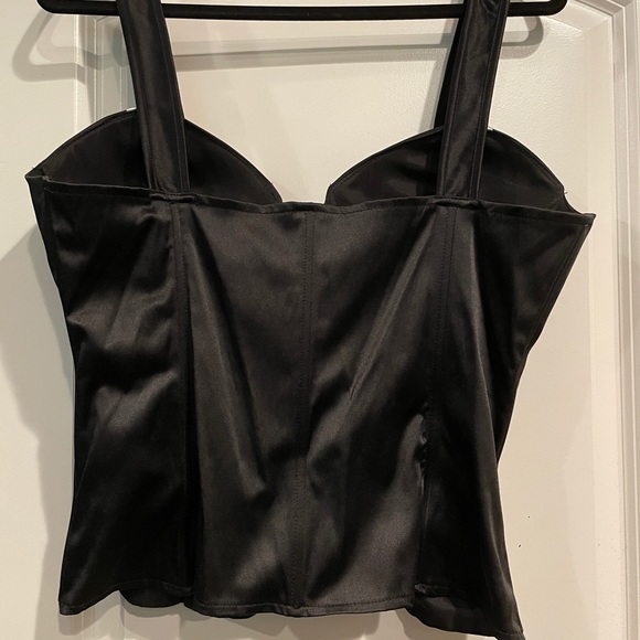 Black and White Corset - Picture 4 of 13